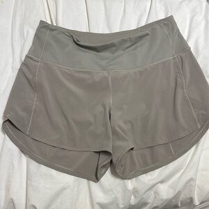 Lululemon speed up high rise size 8 4’ inseam short